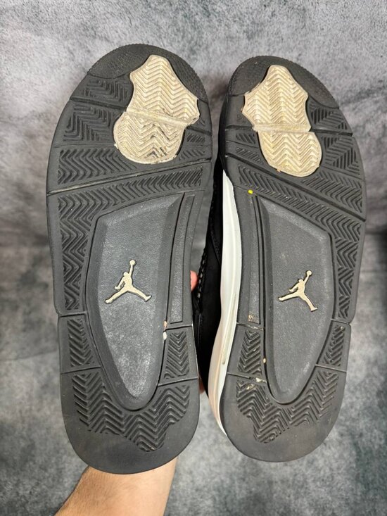 Size 11 | Jordan 4 White Thunder No Box | Pre-Owned main image 2